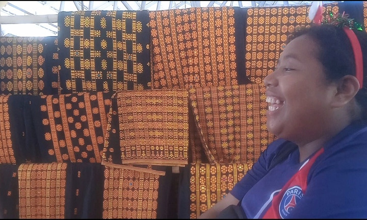 Tenun Adat