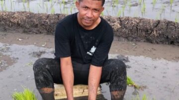 Angkat Isu Pekerja Migran, Sevrin Waja, salah satu wartawan di Kabupaten Nagekeo berhasil masuk nominasi 3 besar lomba karya jurnalistik Bappenas. (Foto: faktahukumntt.com)